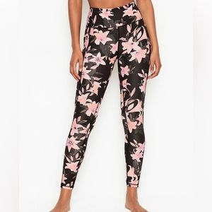 Victoria Secrets Incredible Essential Legging - size 10/inseam 27.5